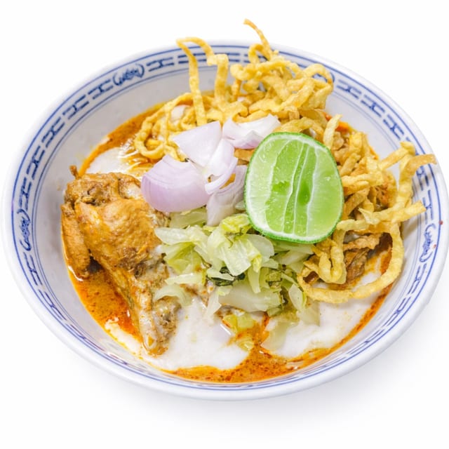Khao Soi Chiangmai (Egg Noodle Curry).